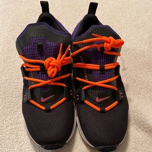 Never been worn with no damage to the shoes as you can see in the pictures.